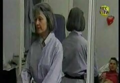 ガールフレンドは飲みながらお互いを性交。 女 の 人 エロ 動画